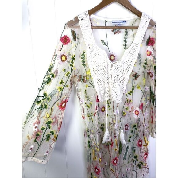 Colori di Mare Beachwear Embroidered Floral Butterfly Lace Detail Cover Up OS - Picture 4 of 9